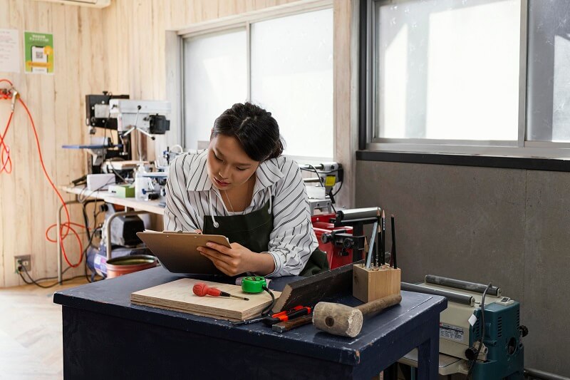 Preparing technicians for safe and efficient management of STEM labs